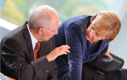 La canciller alemana, Ángela Merkel, habla esta mañana con su ministro de Finanzas, Wolfgang Schaeuble