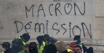 Protesta contra Macron en el Arco del Triunfo de París, el sábado.