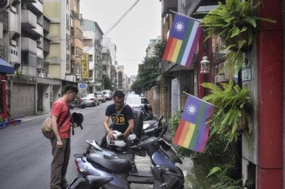 Calle Roosevelt, sección 3, carril 210, pasaje 8. En esta zona se encuentra uno de los emblemáticos emplazamientos de la comunidad LGTB en Taipei, la librería-cafetería GinGin, especializada en temática gay.