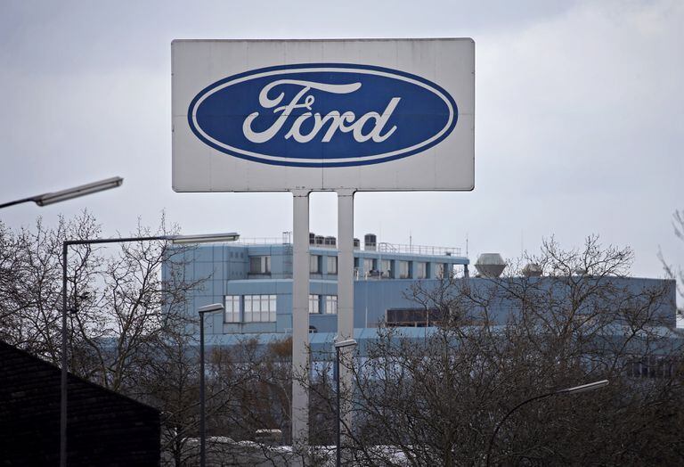 Imagen del logo de Ford en su fábrica de Alemania.