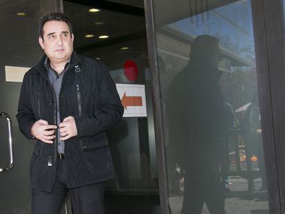 Manuel Bustos, ex-alcalde de Sabadell, saliendo de los Juzgados de Sabadell. 