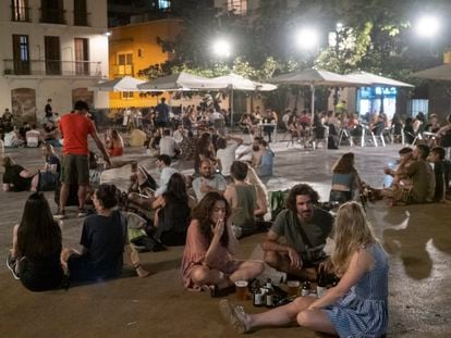 Ambiente nocturno en el barrio de Gràcia de Barcelona.