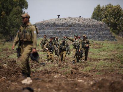 Soldados israel&iacute;es en un ejercicio en los Altos del Gol&aacute;n, en la frontera con Siria. 