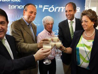 Olivas, Fernando Roig, Ecclestone, Camps y Barber&aacute; celebran el acuerdo para la F-1 en Valencia. 