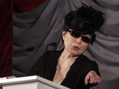 Yoko Ono recibe el premio Oskar Kokoschka 2012 en Viena.