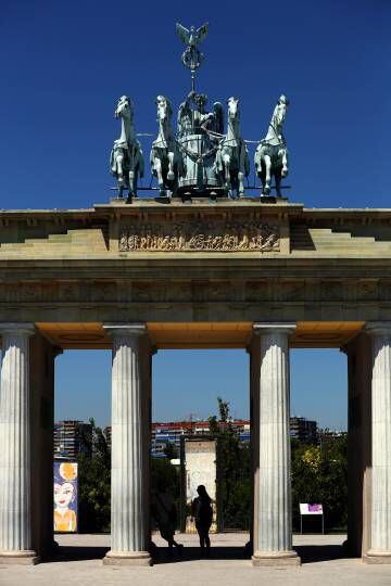 Réplica de la puerta de Brandeburgo en el Parque Europa de Torrejón.