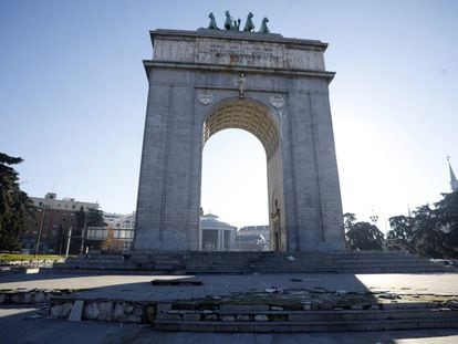 Arco de la victoria de Moncloa (Madrid) cuya inscripci&oacute;n viola la Ley de Memoria Hist&oacute;rica.