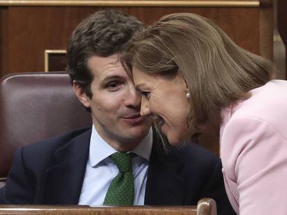 Pablo Casado y María Dolores de Cospedal en el Pleno parlamentario del 18 de octubre.