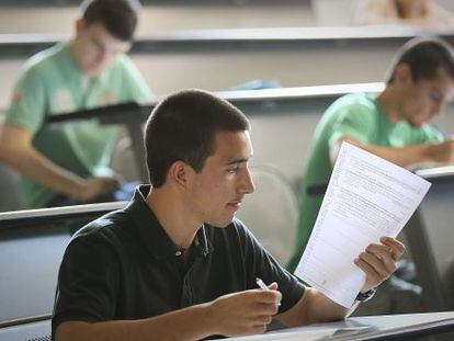 Alumnos repitiendo el examen de Matem&aacute;ticas en el campus Norte de la Universidad Polit&eacute;cnica de Catalu&ntilde;a.