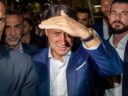 Giuseppe Conte, líder del Movimiento 5 Estrellas, visita el Mercado Central de Milán, durante la campaña electoral, el pasado lunes.