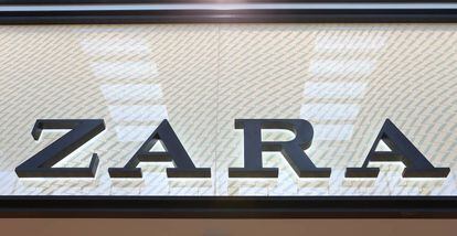 Cartel de una tienda de Zara.