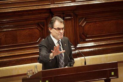 Artur Mas durante una de sus intervenciones en el Parlament en el debate de investidura.
