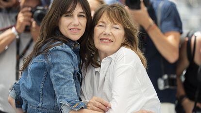 La artista Jane Birkin y su hija, la directora de cine Charlotte Gainsbourg, en la presentación de 'Jane Par Charlotte' en el 74º festival de cine de Cannes, en julio de 2021.
