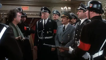 Mel Brooks, como Bronski disfrazado de Hitler en 'Soy o no soy (To Be or Not To Be)'.