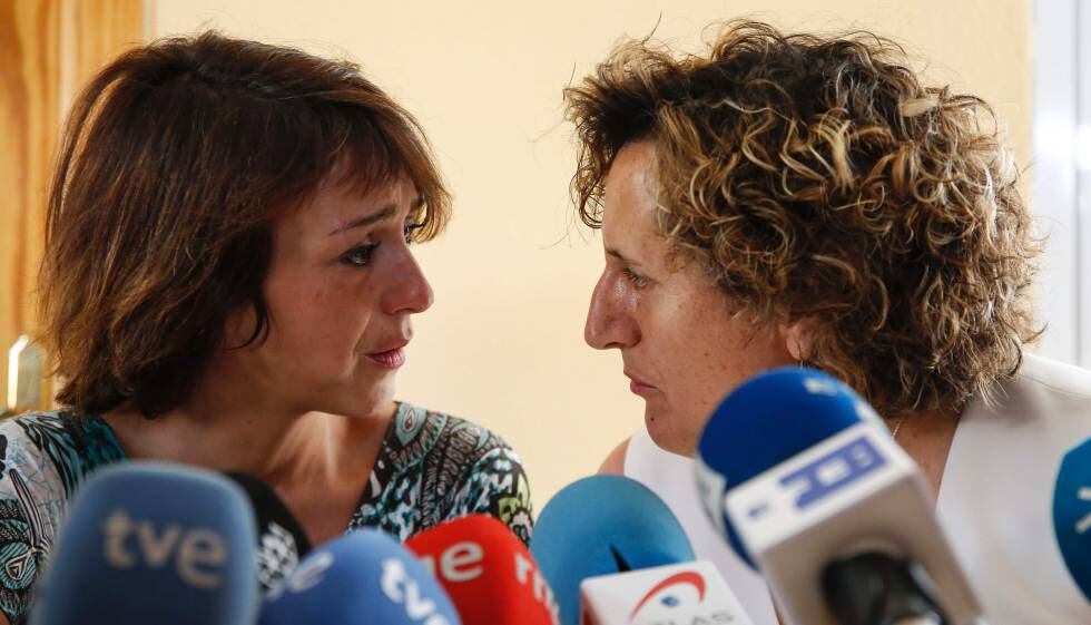 Juana Rivas y su asesora Francisca Granados, en julio de 2017.