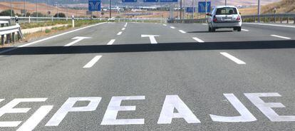 Autopista de peaje en las afueras de Madrid.