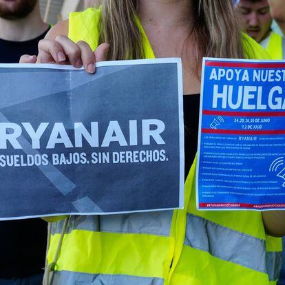 “Todas las compañías te pagan desde que pones un pie en el avión pero en Ryanair, no”: el duro testimonio de un extrabajador