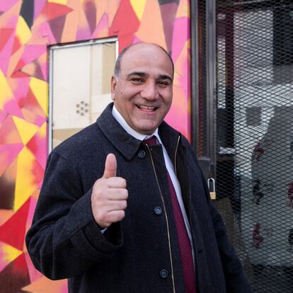 BUENOS AIRES, ARGENTINA - AUGUST 15: Governor of Tucuman and collaborator of the Frente de Todos party Juan Luis Manzur gives a thumb up as he leaves after a meeting at Alberto Fernandez bunker on August 15, 2019 in Buenos Aires, Argentina. (Photo by Ricardo Ceppi/Getty Images)