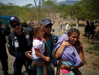 López Obrador justifica la necesidad de  ordenar  la movilidad de los migrantes  “No queremos que tengan libre paso, por cuestiones de seguridad”