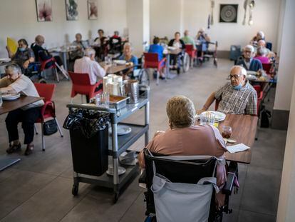 Comedor en la residencia de mayores Casablanca Villaverde, en la Comunidad de Madrid, el pasado agosto.