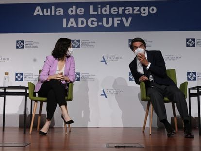 Isabel Díaz Ayuso y José María Aznar, durante la clausura de un máster de la Universidad Francisco de Vitoria.