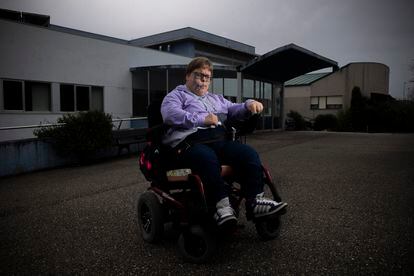 Sandra Ballesteros, en el centro de afectados por paralisis cerebral en Vigo.