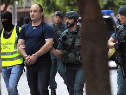 El presunto colaborador de ETA, Tomás Madina Echevarría, detenido en Galdácano (Bizkaia).