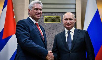 El presidente cubano, Miguel Díaz-Canel, junto a su homólogo ruso, Vladímir Putin.