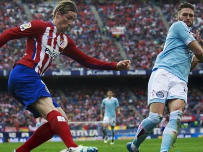 Fernando Torres, del Atleti y Sergio Gomez, del Celta.