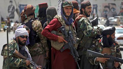Guerrilleros talibanes patrullan las calles de Kabul, el pasado 19 de agosto.