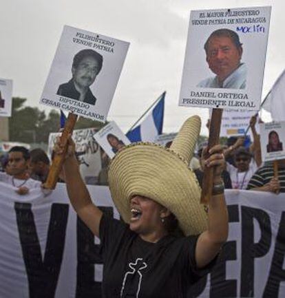 Manifestación ante la Asamblea contra el proyecto de construcción del canal de Nicaragua, el pasado día 13.