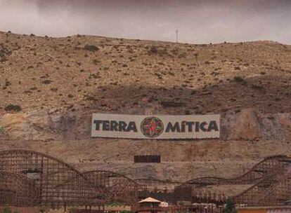 La montaña rusa de madera del parque Terra Mítica, en Benidorm (Alicante).