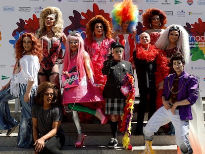 Foto de familia durante el pregón del Orgullo 2021 en la plaza de Pedro Zerolo en Madrid.