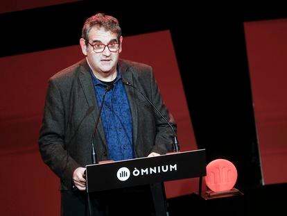 Jordi Puntí, quanyador del 64è Premi Sant Jordi de novel·la, a la Festa Òmnium de les Lletres Catalanes - Nit de Santa Llúcia