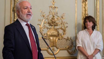 El secretario de Estado de Justicia, Manuel Dolz, en su toma de posición, junto a la ministra de Justicia, Dolores Delgado.