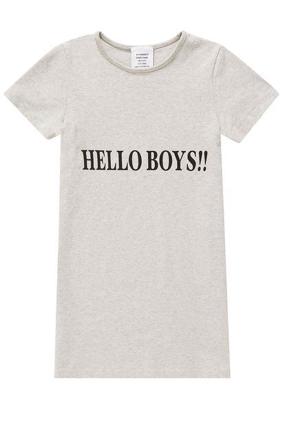 Este es el diseño más sencillo (y ponible) de la lista pero no, tu madre tampoco entendería que pagases unos 300 euros (el precio varía de unas tiendas a otras) por una camiseta básica gris con el mensaje "¡Hola Chicos!".
