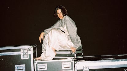 Maria Arnal en pleno éxtasis inducido por la música electrónica. O en trance místico, que viene a ser lo mismo.