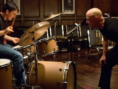 Miles Teller y J. K. Simmons, en el filme.