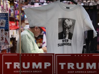 Mercadotecnia del candidato republicano en una de las tiendas de la Torre Trump de Nueva York.