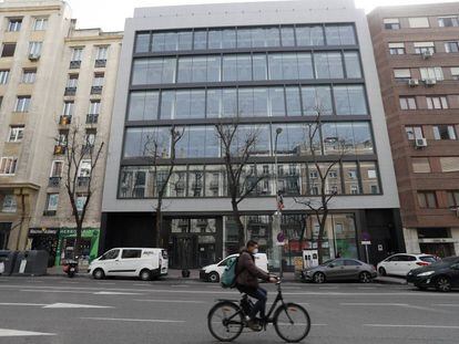 Fachada del edificio rehabilitado en el número 36 de la calle de Goya.  