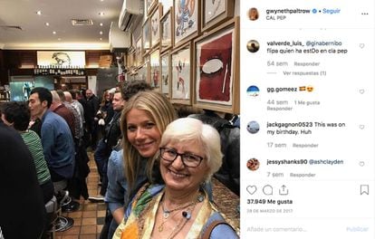 Gwyneth Paltrow posando en Instagram con la que ella llama su 'madre española'.