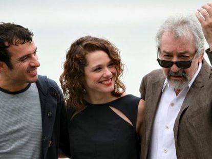 El realizador, Javier Rebollo, posa junto a los actores, Jos&eacute; Sacrist&aacute;n, y Valeria Alonso.