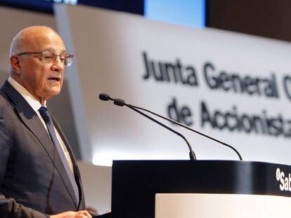 El Presidente del Banco Sabadell,Josep Oliu,durante su intervenci&oacute;n ante la Junta General Ordinaria de Accionistas celebrada en el ADDA de Alicante.