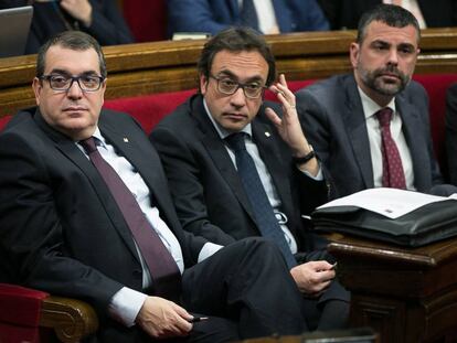 El conseller Jordi Jané (esquerra), al Parlament.