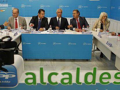 Arenas, junto a los alcaldes de capital de su partido.