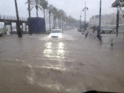Imagen de las fuertes lluvias en Tarragona, difundidas en Twitter por el puerto de Tarragona.