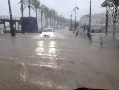 Imagen de las fuertes lluvias en Tarragona, difundidas en Twitter por el puerto de Tarragona.