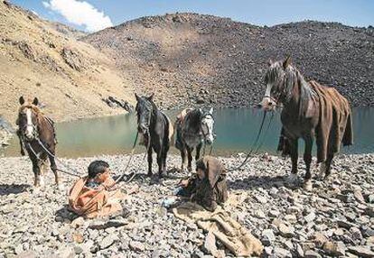 Un descansoscanso del rodaje en el Atlas de 'Mimosas'.