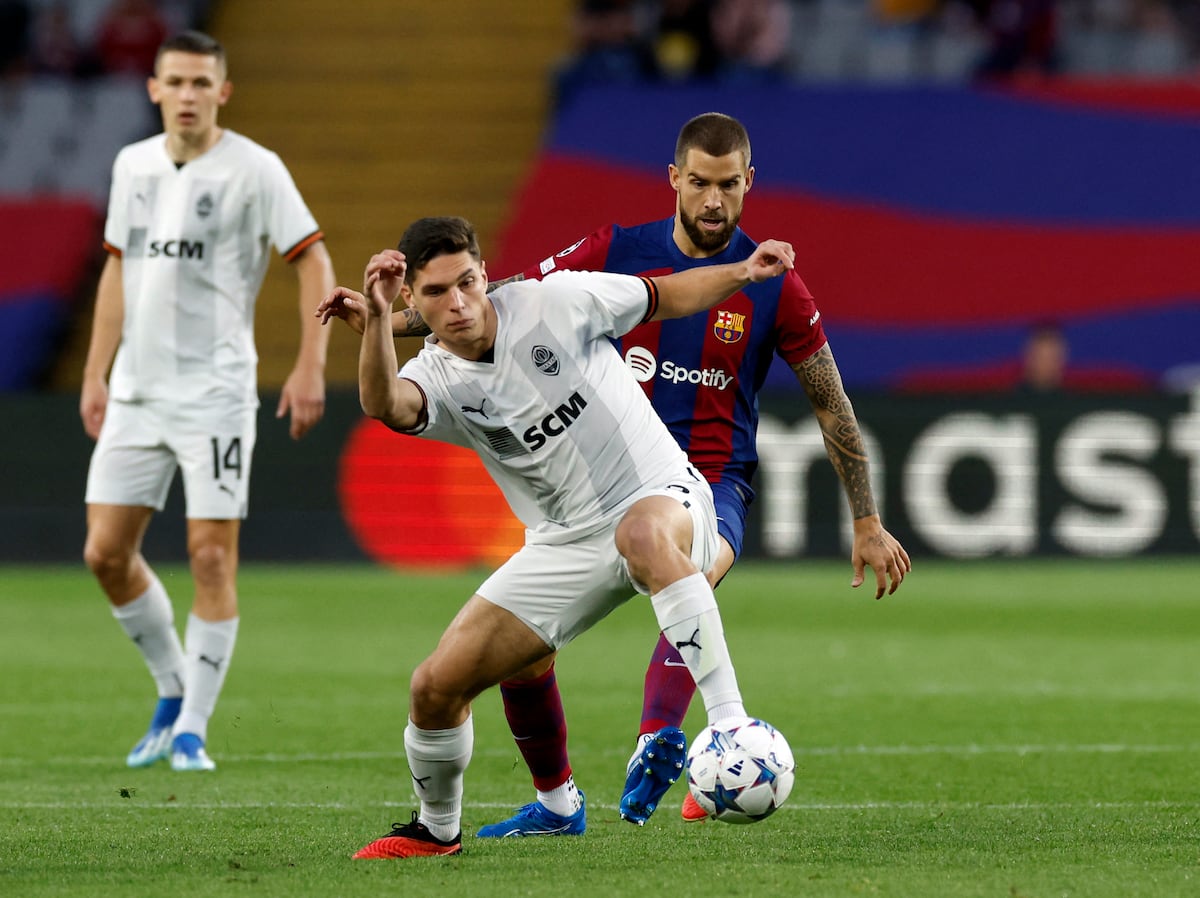 Barcelona – Shakhtar, en directo | El Barça presiona la portería rival en el arranque del partido | Fútbol | Deportes