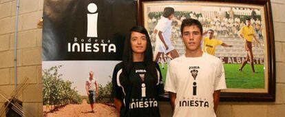Las camisetas del Albacete, con la publicidad de las Bodegas Iniesta.